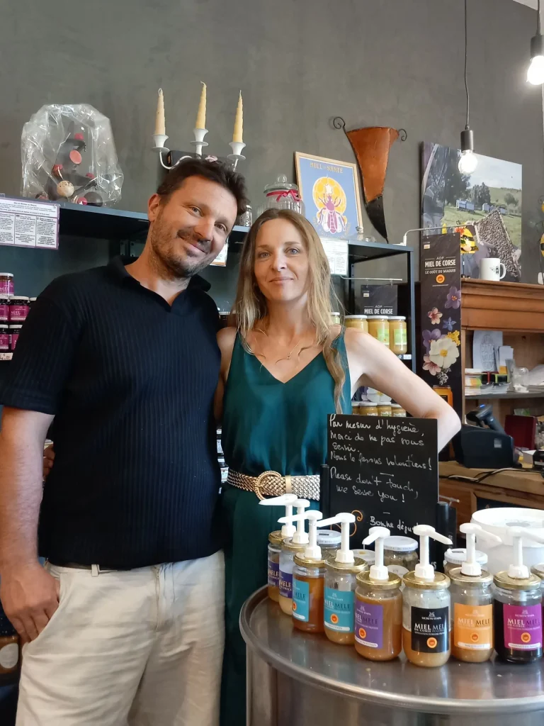 Camille et Bastien, couple d'apiculteurs en AOP miel de Corse