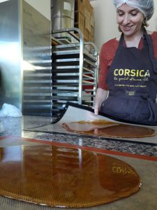 Fabrication bonbons au miel de Corse artisanaux